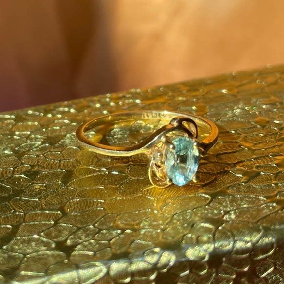 14K Gold Light Blue Topaz and Diamond Accents Ring - Picture 6 of 8